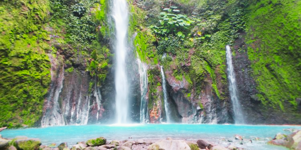 air terjun dwi warna
