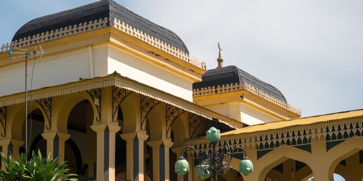 Wisata Istana Maimun