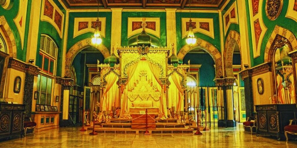 Ruangan Mengagumkan di Istana Maimun Ruangan Mengagumkan di Istana Maimun